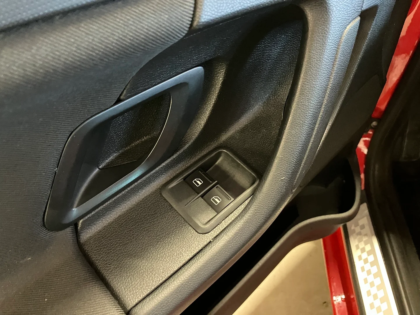Car Image - 2oneYdaxzRE82z4yujwDCB