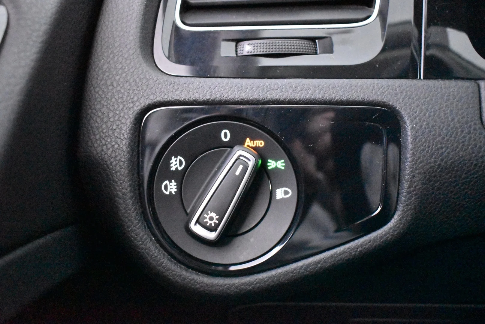 Car Image - 6DuyqSPk4HX3Xu4KCwZuI9