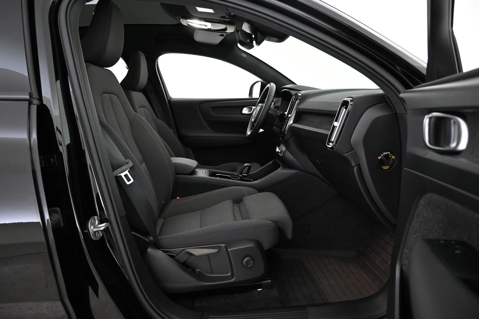 Car Image - 5lQDwdD3on1vknmYcKFmLJ