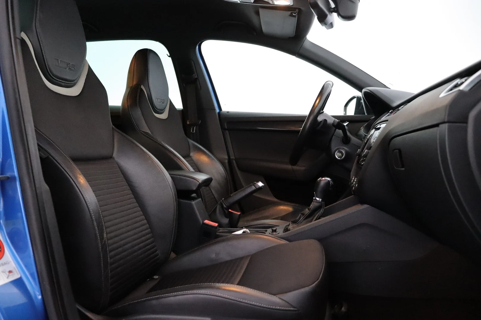 Car Image - 6OA9XdqLFa3XfooIkri4OM