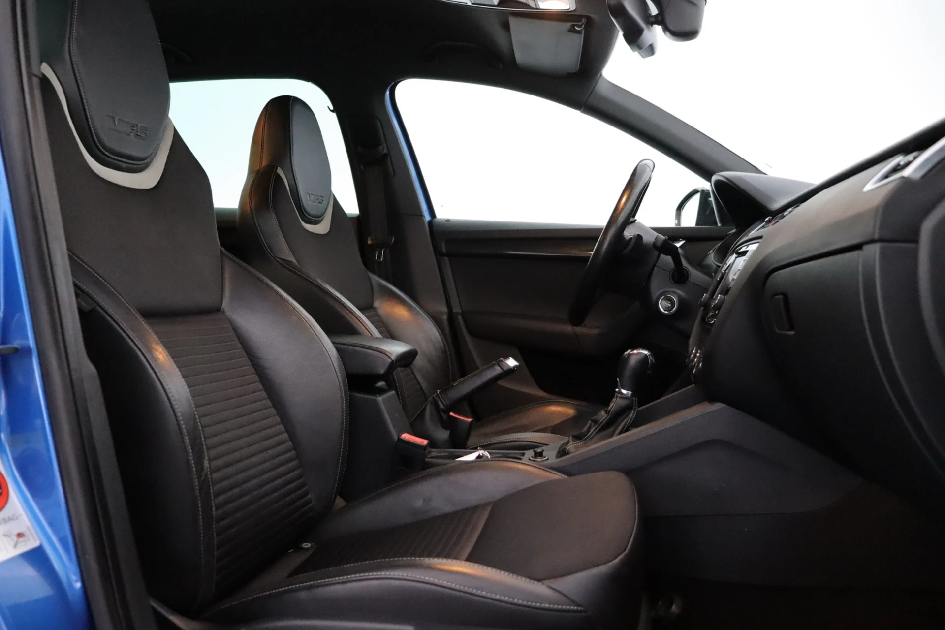 Car Image - 6OA9XdqLFa3XfooIkri4OM