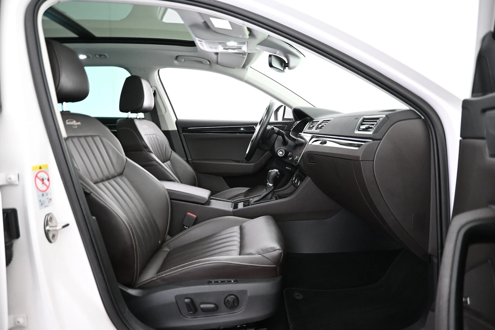Car Image - 3H7KBtJ1PhV3YfQ1iLJQZu