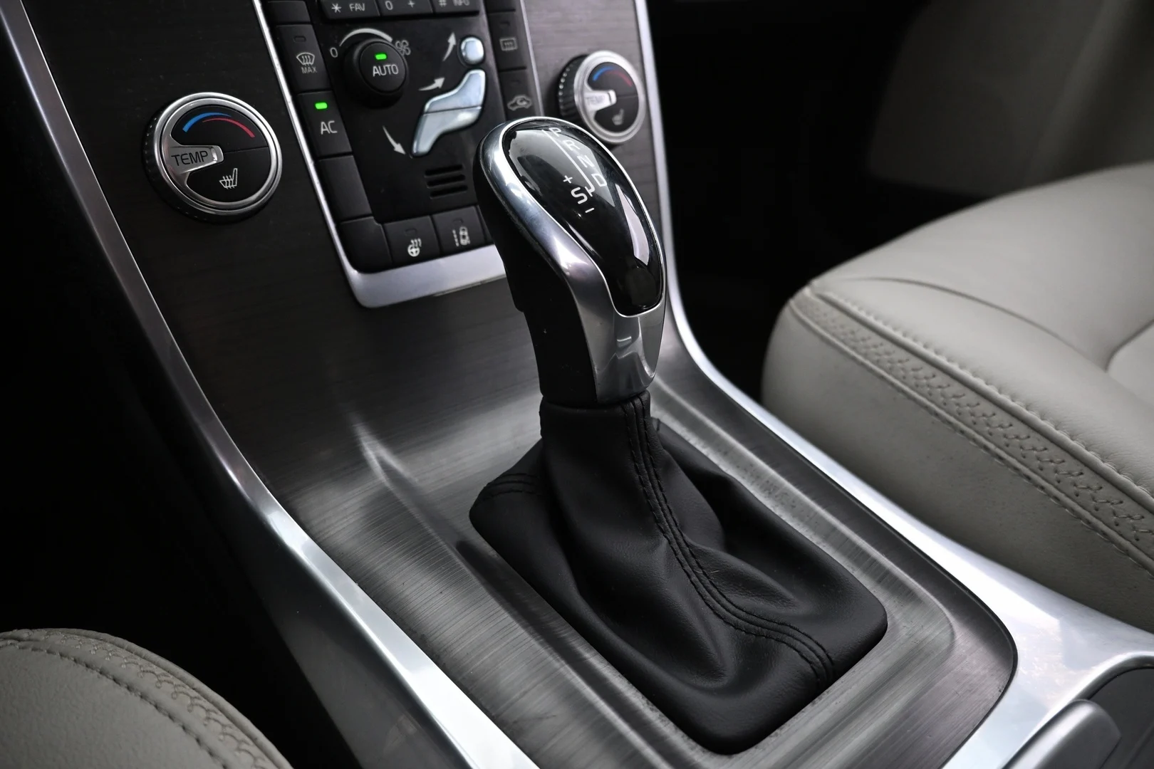 Car Image - 6EoKr2Oxc3DIiArkhc9LRu