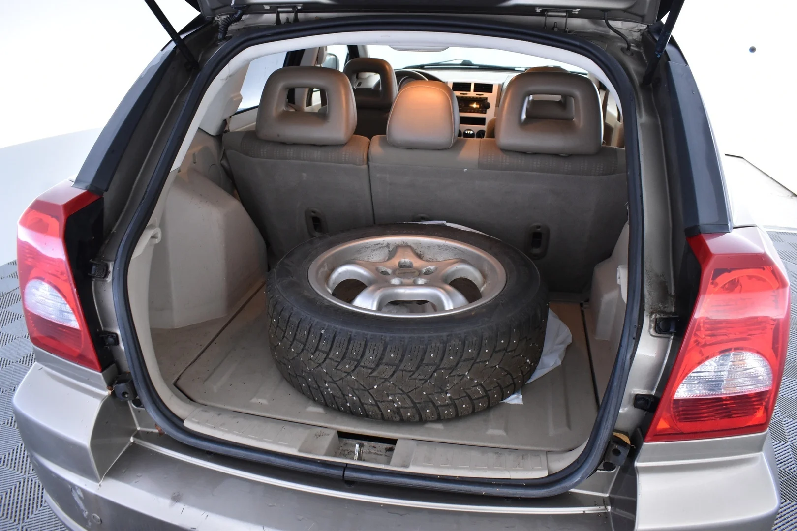 Car Image - 2UIpGZz7AIjl3mT7b8yJsr