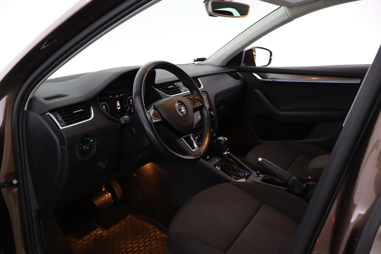 Car Image - 3wrO0wDRWv4ysyW56UTIvJ