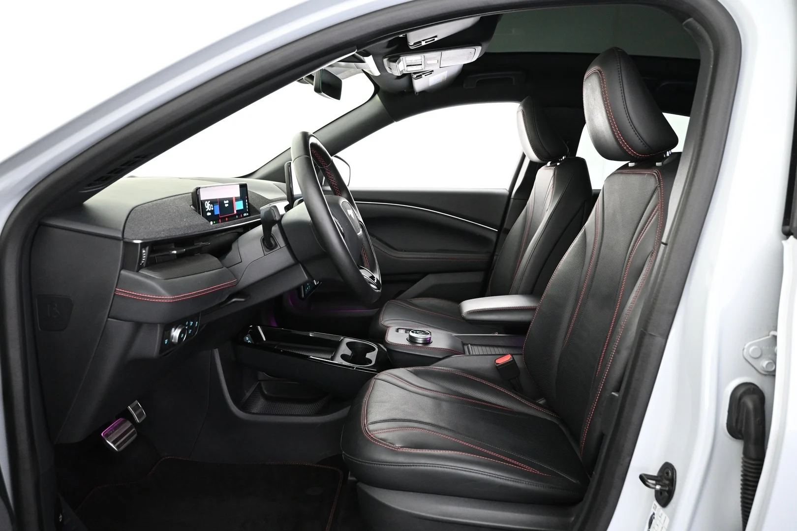 Car Image - 5PbwcrcFGJYB8HZouxb8PT