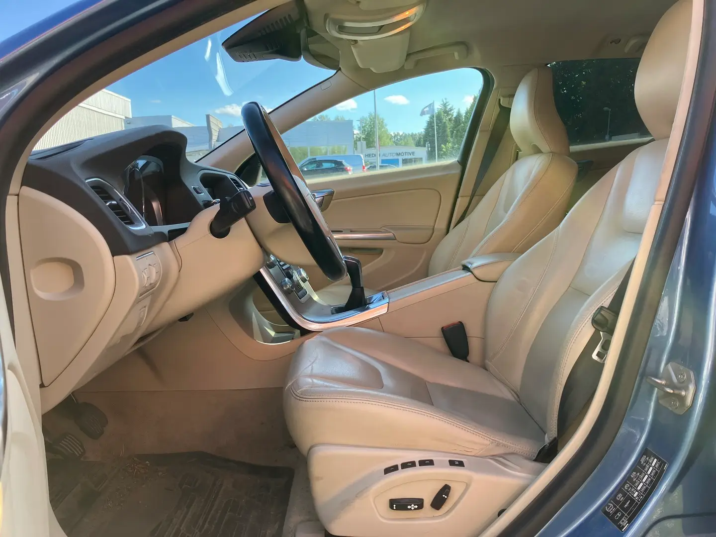 Car Image - 6FwAE0bYVEdwKum0TiQvvt