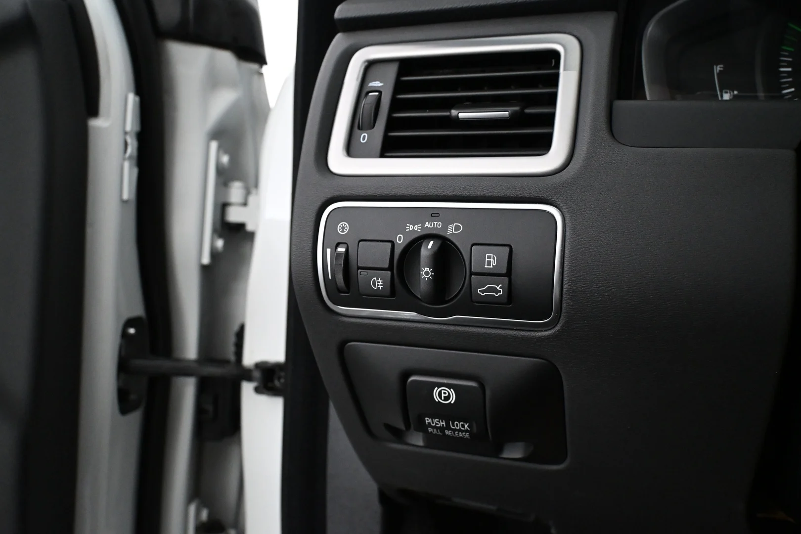 Car Image - 4fQVX2brnuIBtXzBsG8Gg4