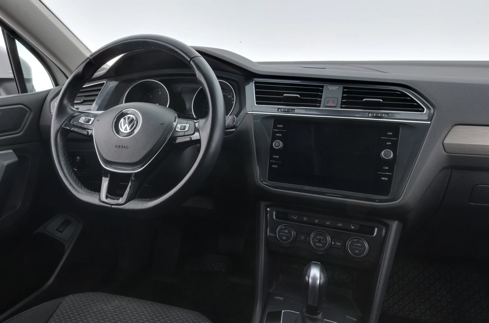 Car Image - 2Lo66UZKFpDlumonoHXi0G