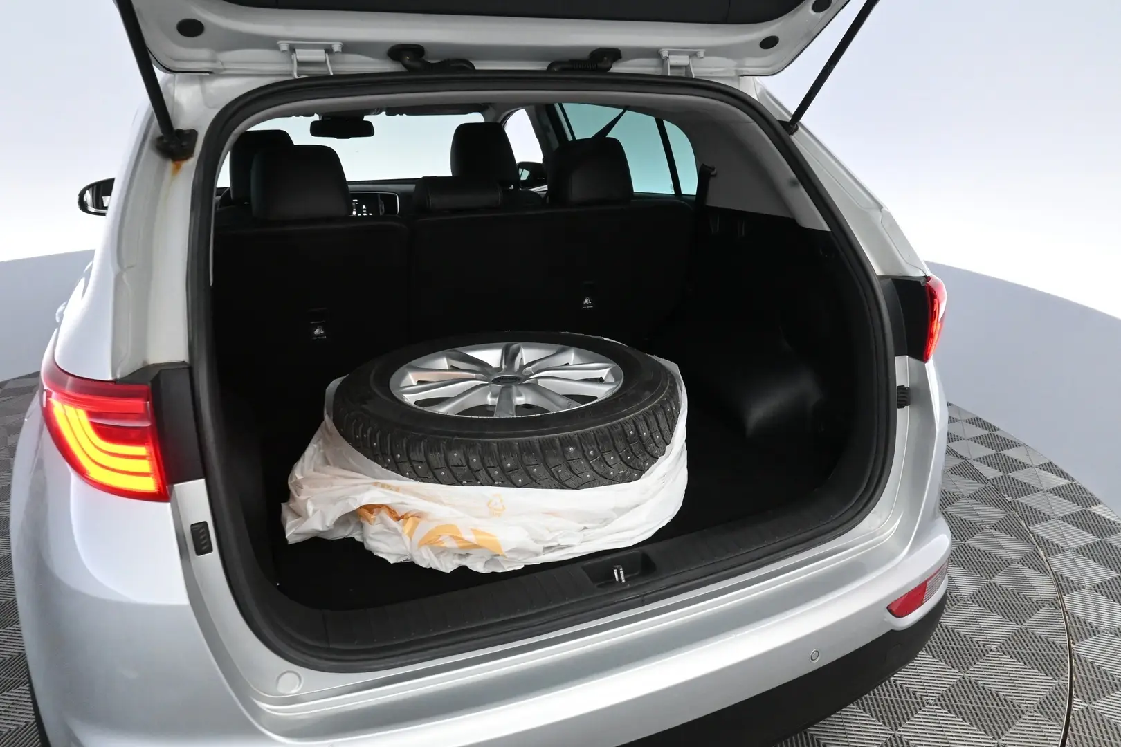 Car Image - 1ig3vtLMYxwhZOHKJzIQB5