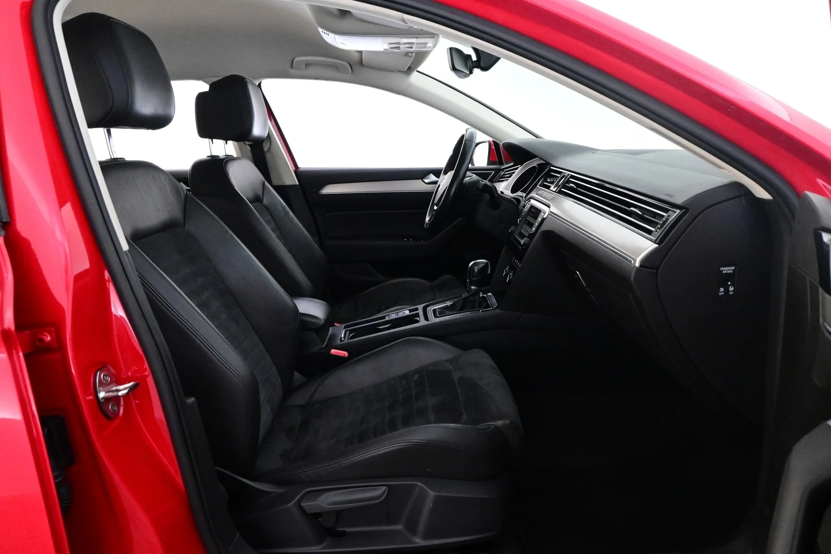 Car Image - 122x7YssbSUNpyDmKv81KM