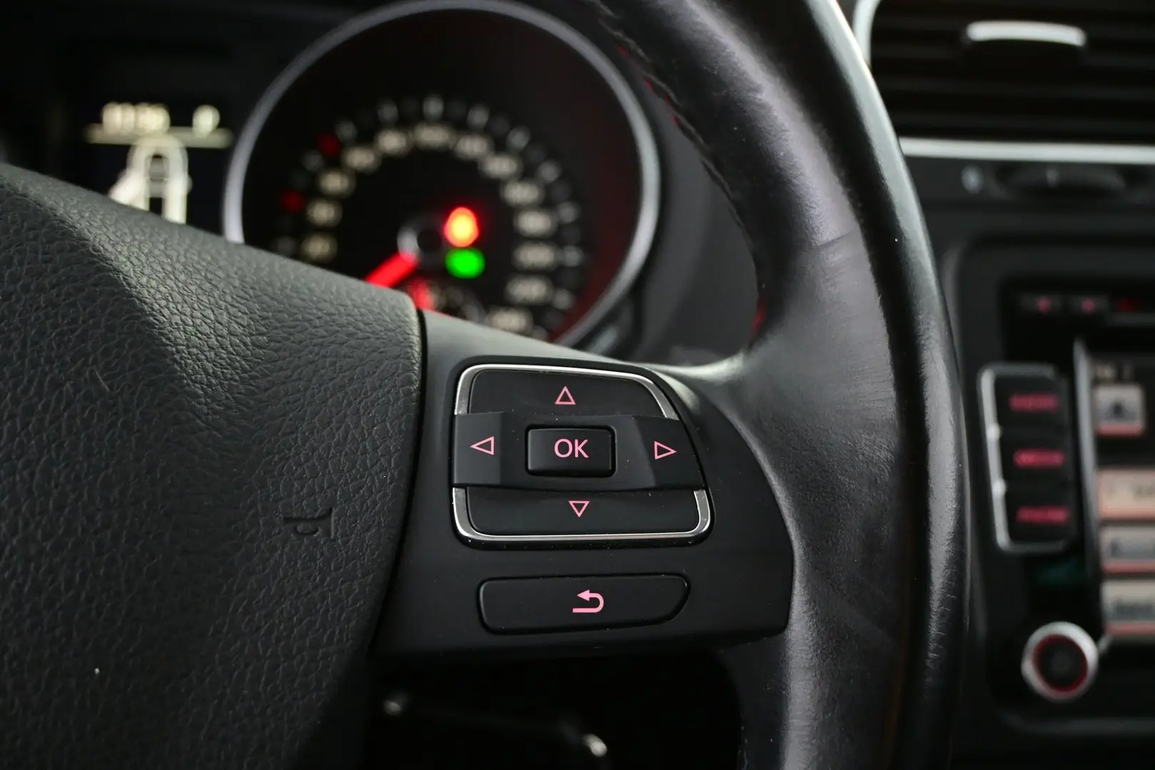 Car Image - 68T5PjglDj43dwq5Tocz7D