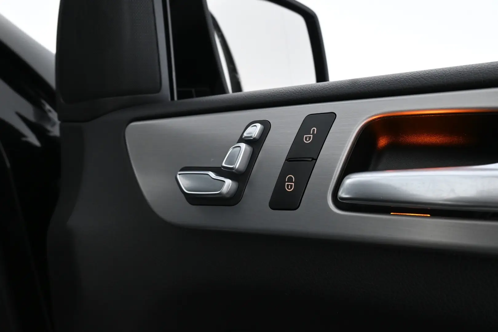Car Image - R0DWI4NTKjW7Dgb7DUhPV