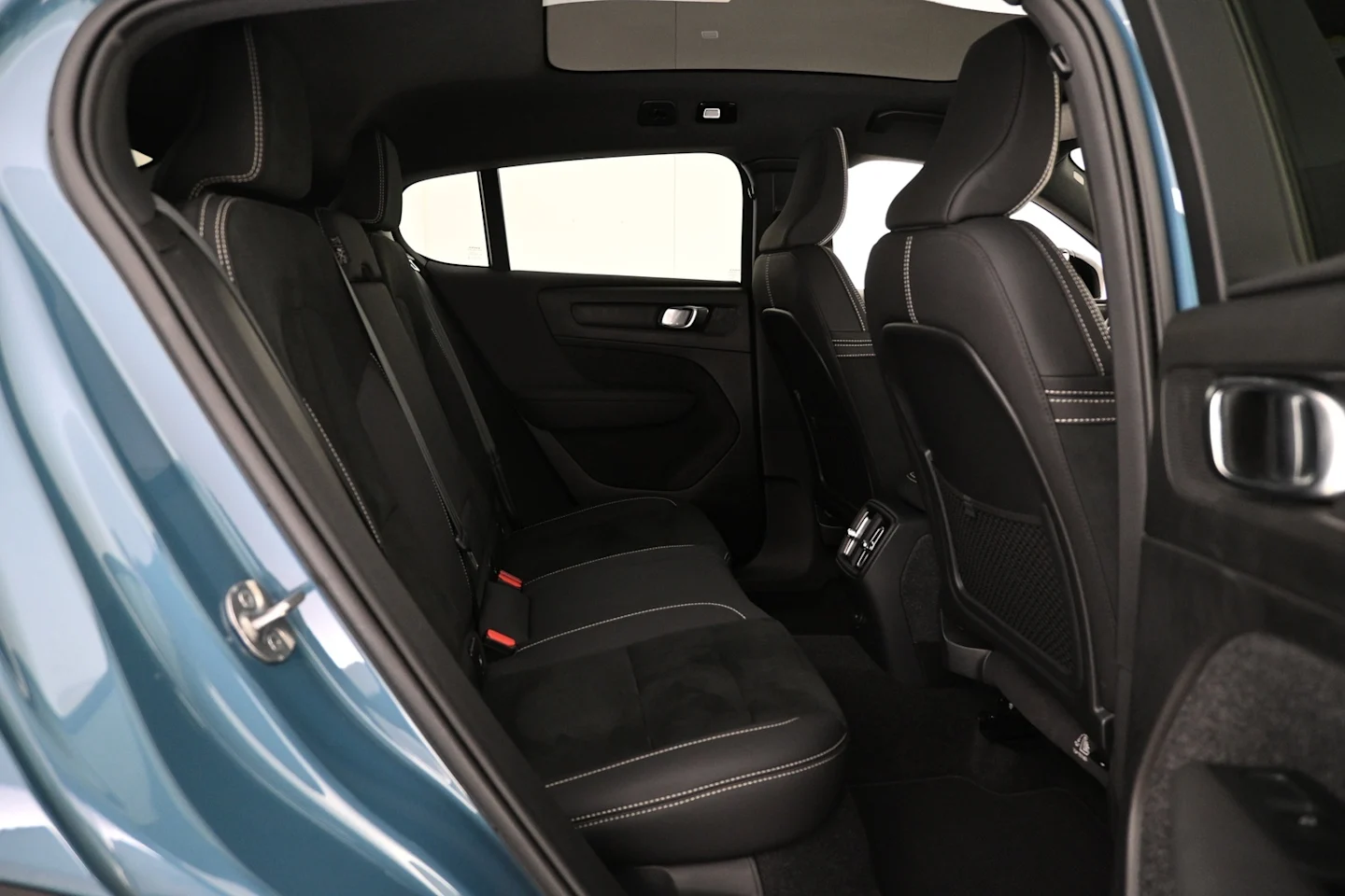 Car Image - 3DMEBPbxxknhE4fubjvMN