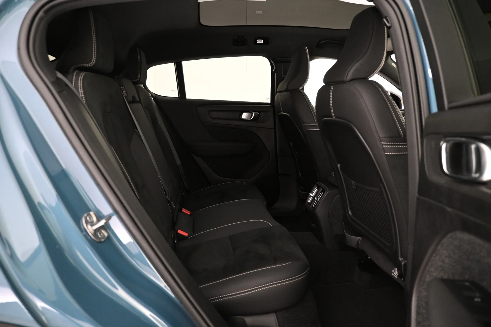 Car Image - 3DMEBPbxxknhE4fubjvMN