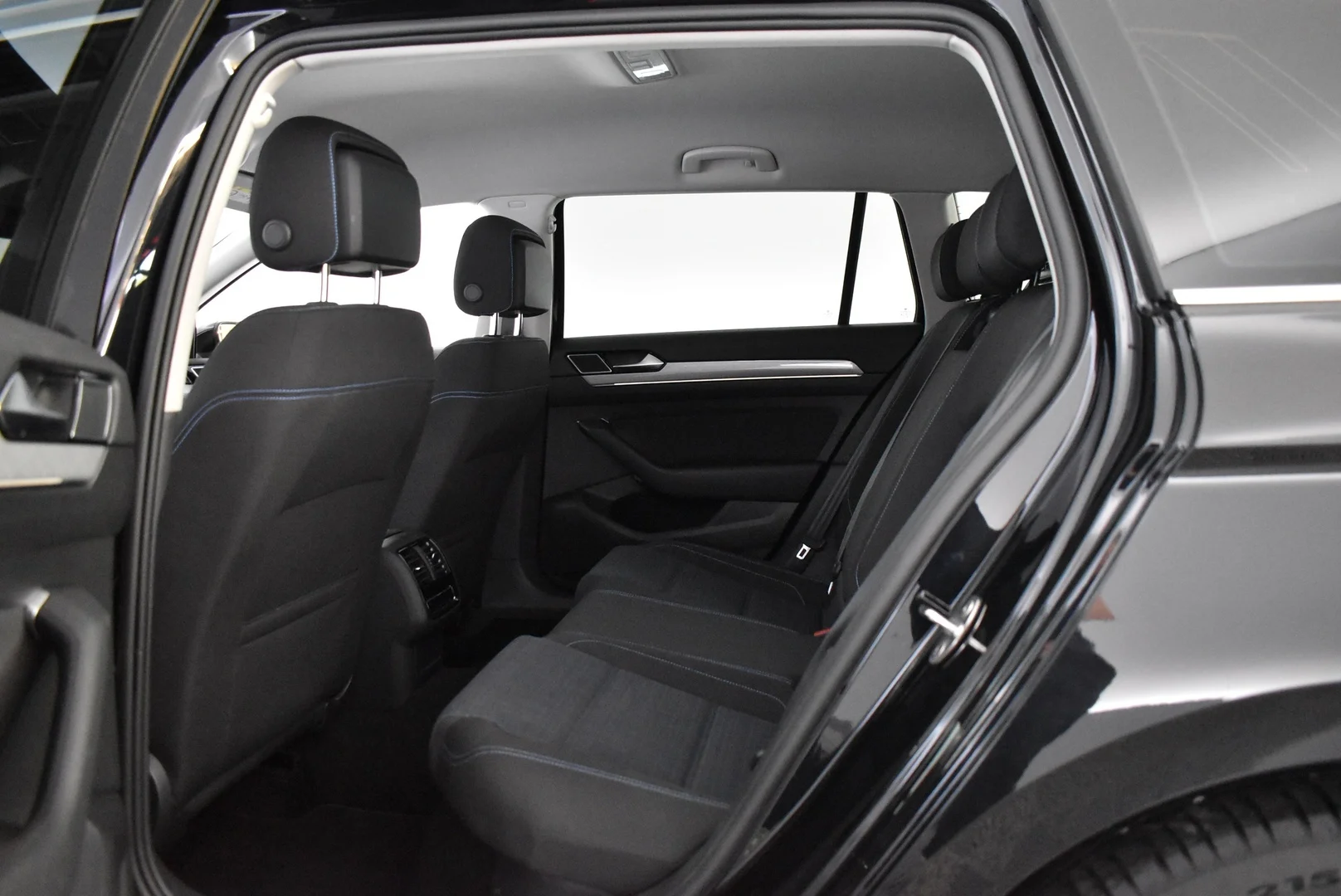 Car Image - h7KORTtLx9YNeS3VPbp54