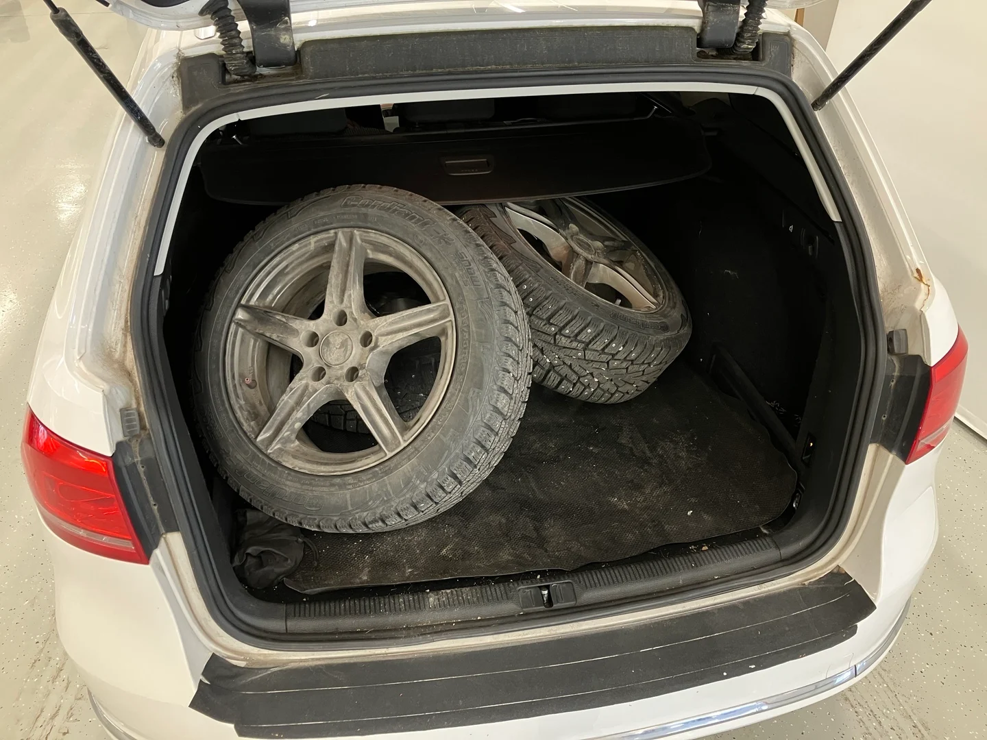 Car Image - 2dBvQjay7jjB122nyeob1u