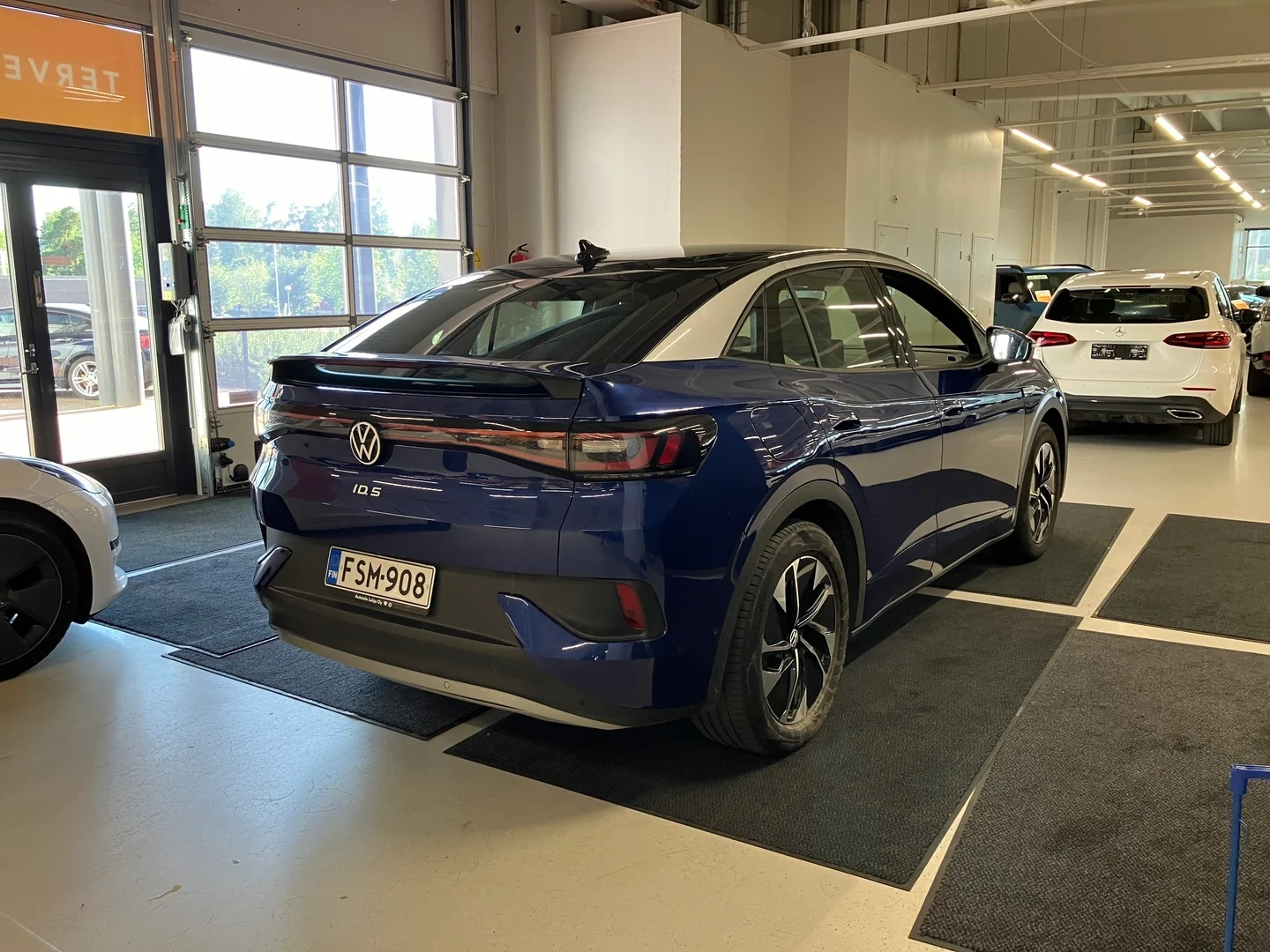 Car Image - 6w76x2zos2FLSTIoNMvY8G