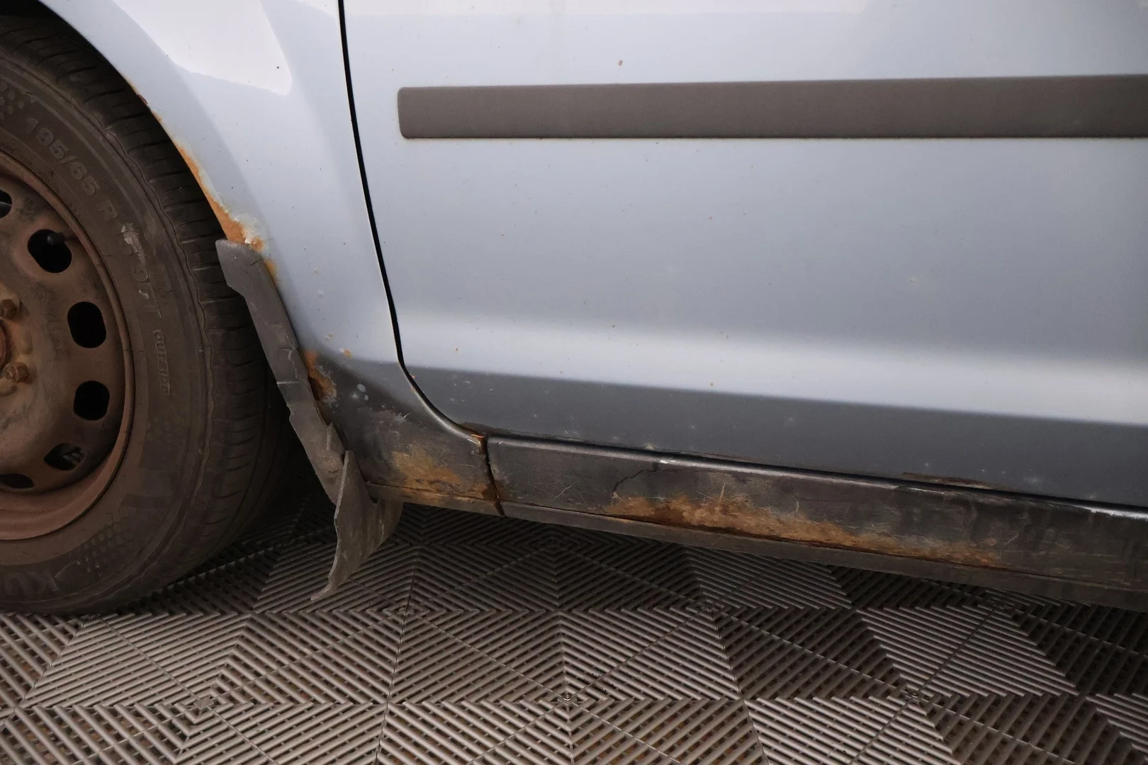 Car Image - 5fQ9B07QdTuhK9kQwpLq0N