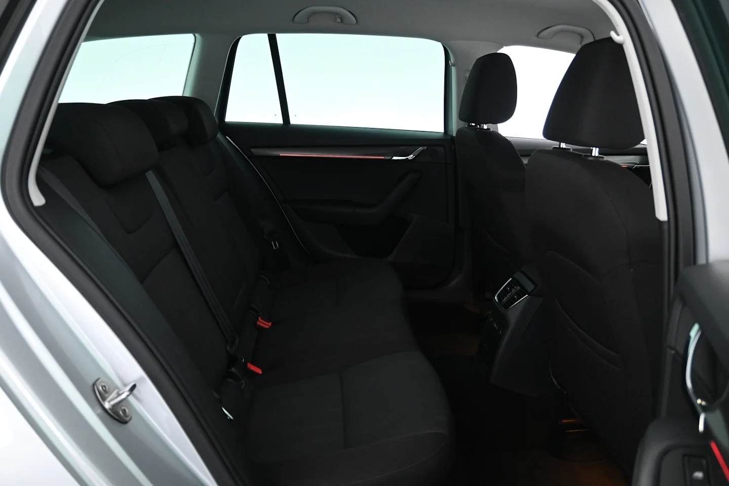 Car Image - 2SaPg6IZUVKnWmLFuAOvNn