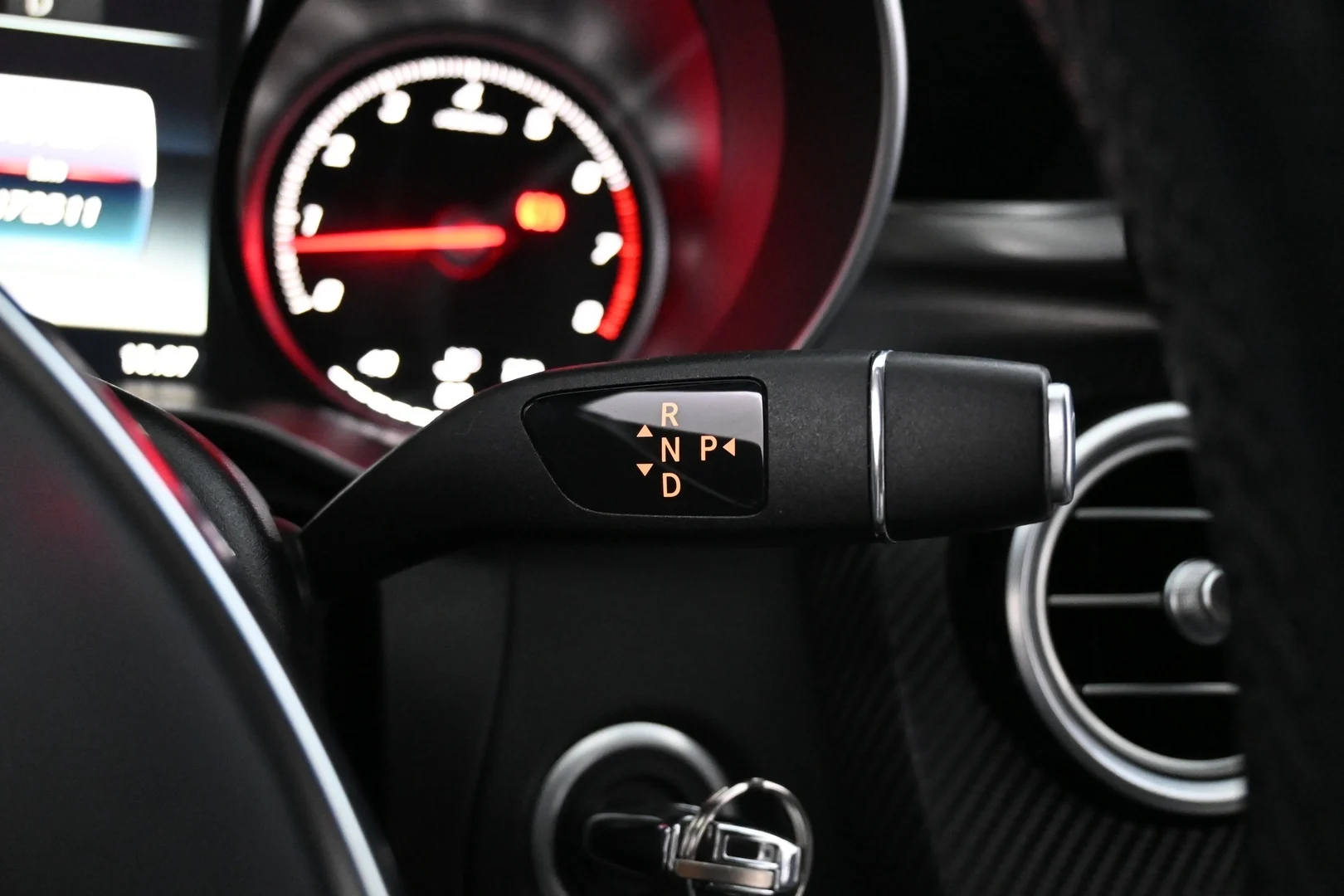 Car Image - 32pkXwHsruwF1wnhBdhBq