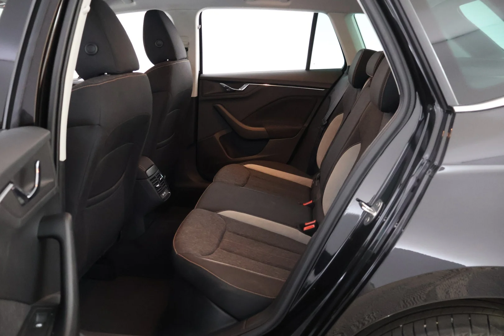 Car Image - 6mttwVXhi4mBDUwSyQsp4L