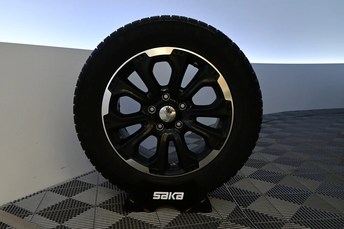Car Image - 6qkJmFHvseHUFCLZQxjD83