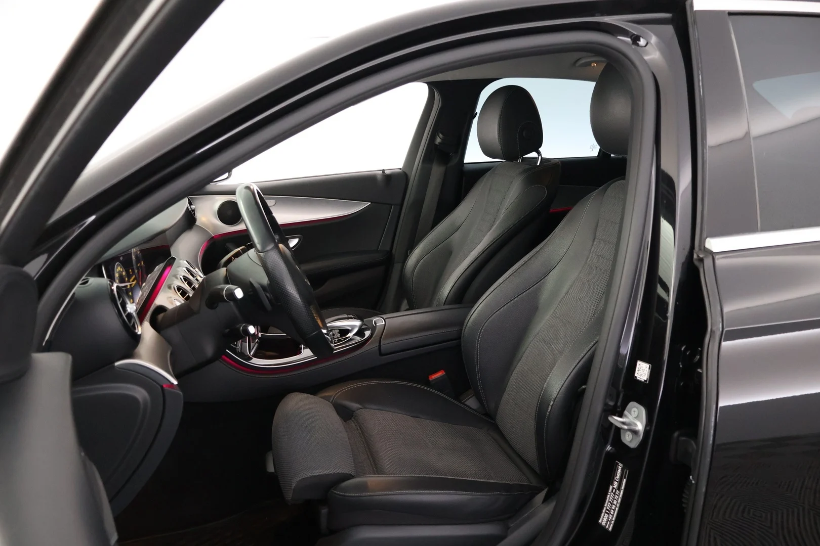 Car Image - 929ekBxqFLzH3sSUgLc3V