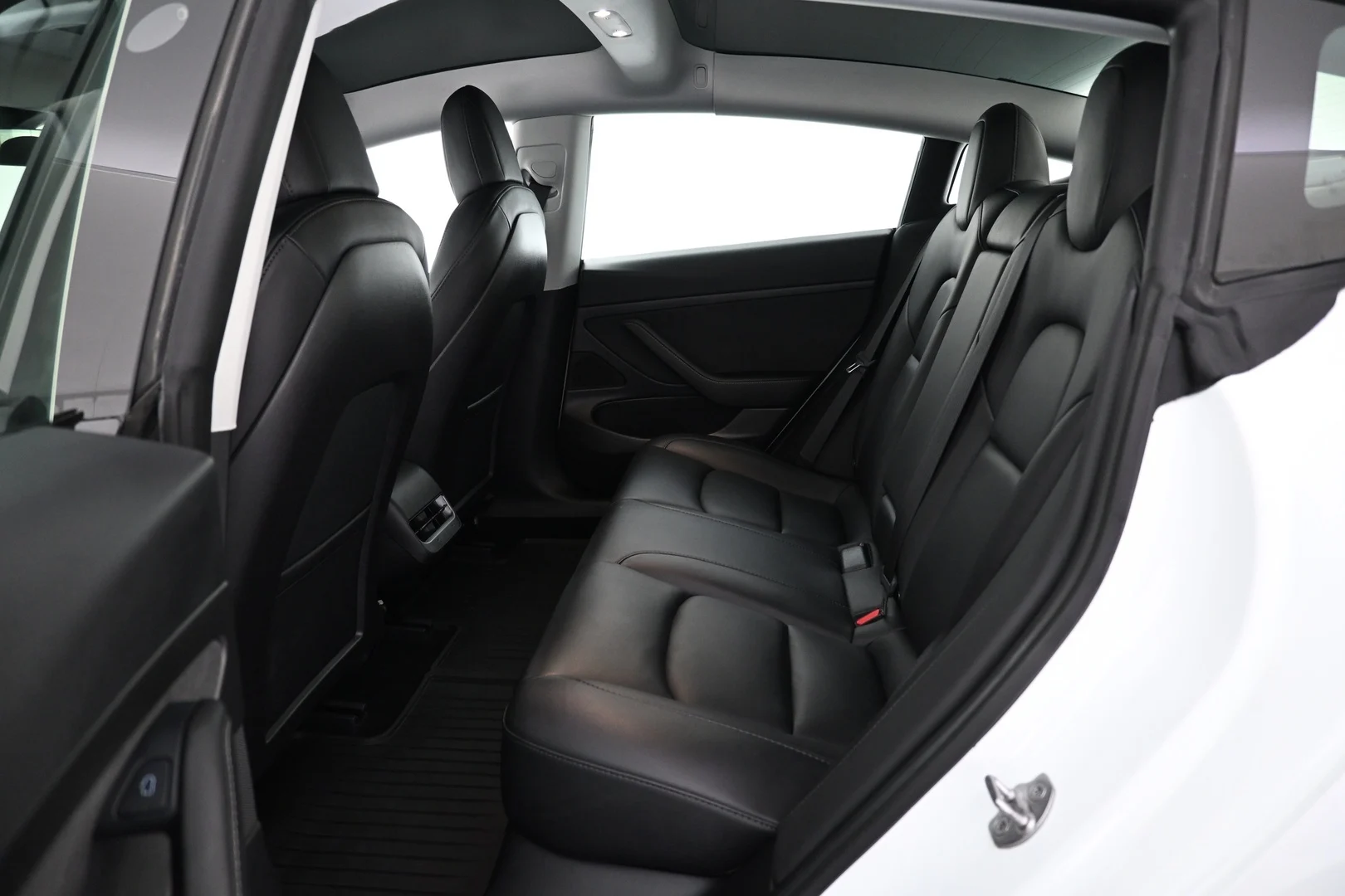 Car Image - 593ggl3dxqW7XVZVoEqyNT