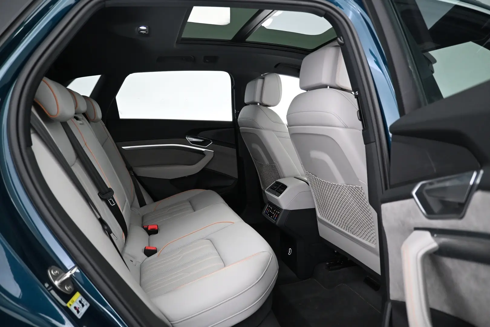 Car Image - 5tI86P4IYCglB5Gz8T0IeF