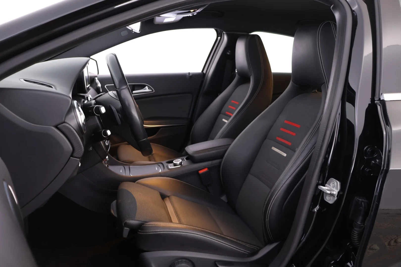 Car Image - 6PfW4yoqXeNzDzgkUI8Hcy