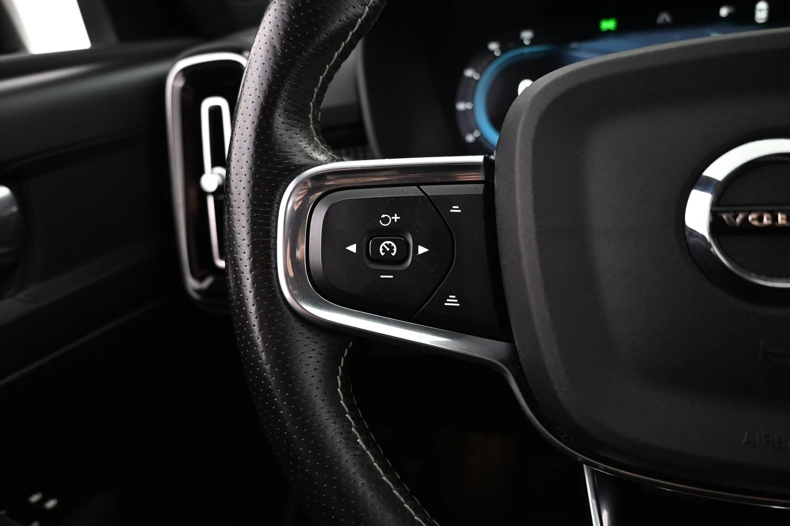 Car Image - lA4lVF3BhVInInQCNafyz