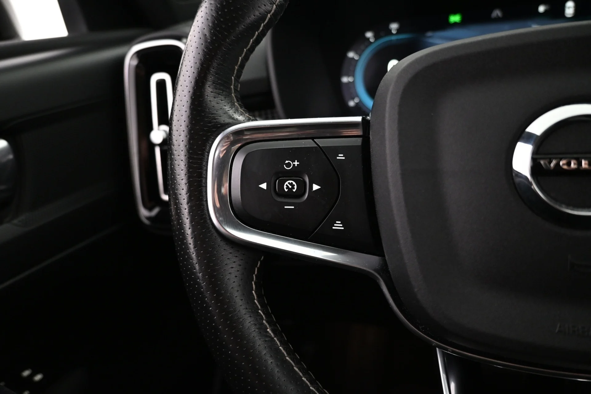 Car Image - lA4lVF3BhVInInQCNafyz