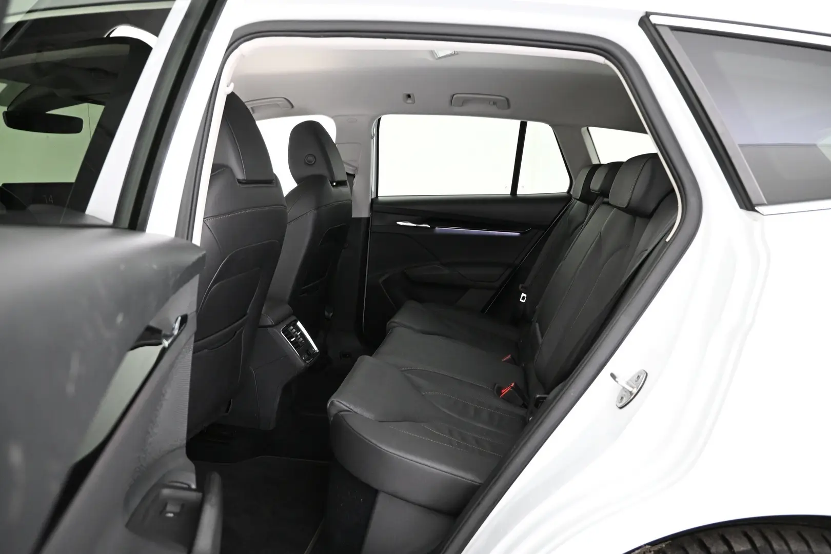 Car Image - 4blpz6SkJLkrXr4fKDBEL6