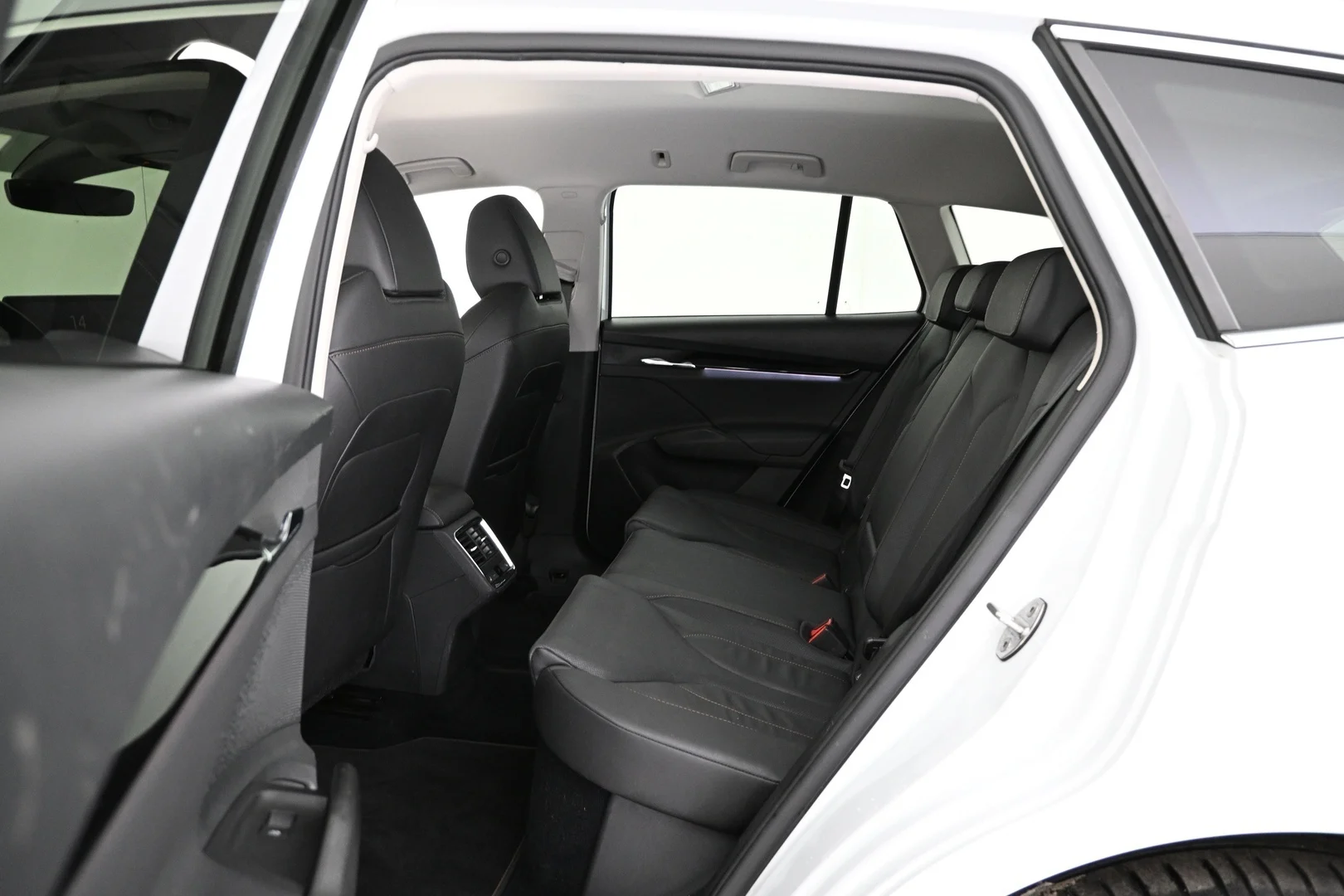 Car Image - 4blpz6SkJLkrXr4fKDBEL6