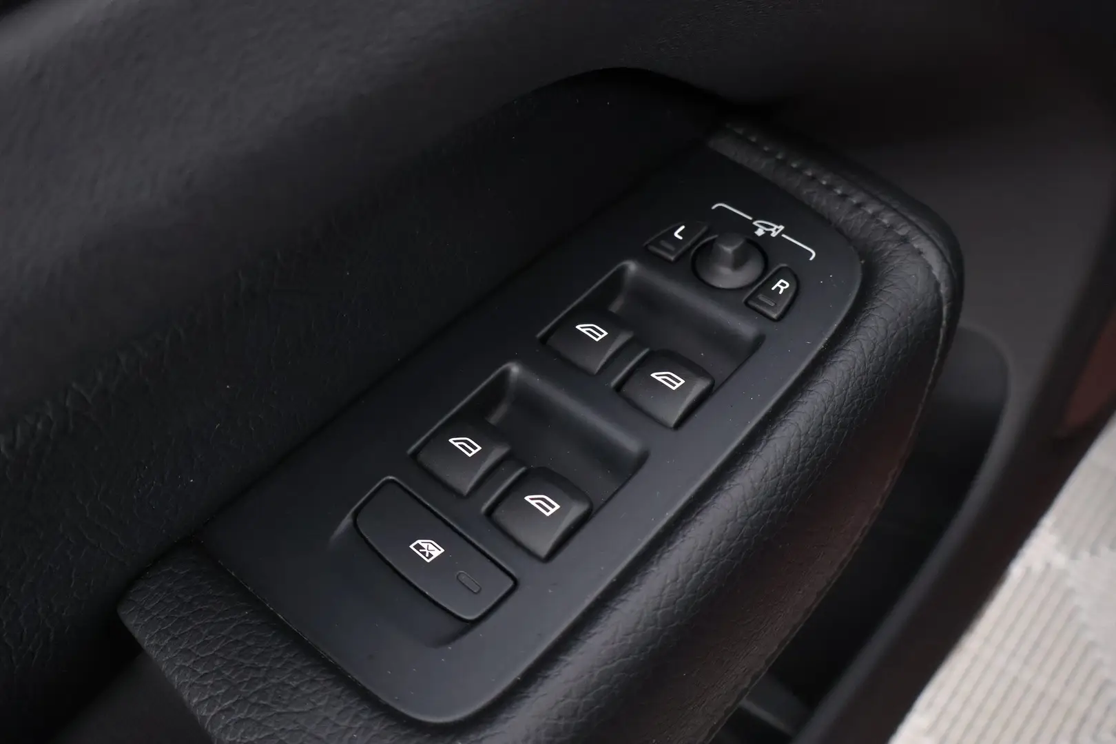 Car Image - 2xGwmoY44bnembLtY1G11a