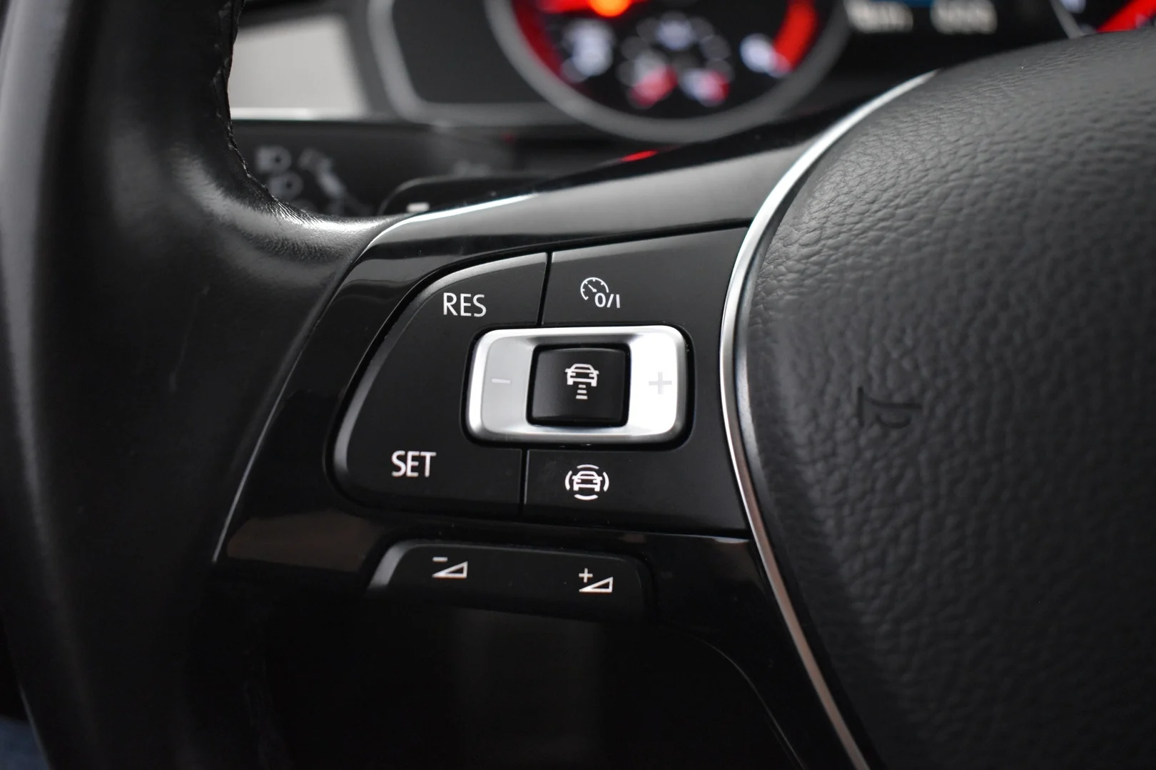 Car Image - 6QyAed53dEwFUVFkVz0F6m