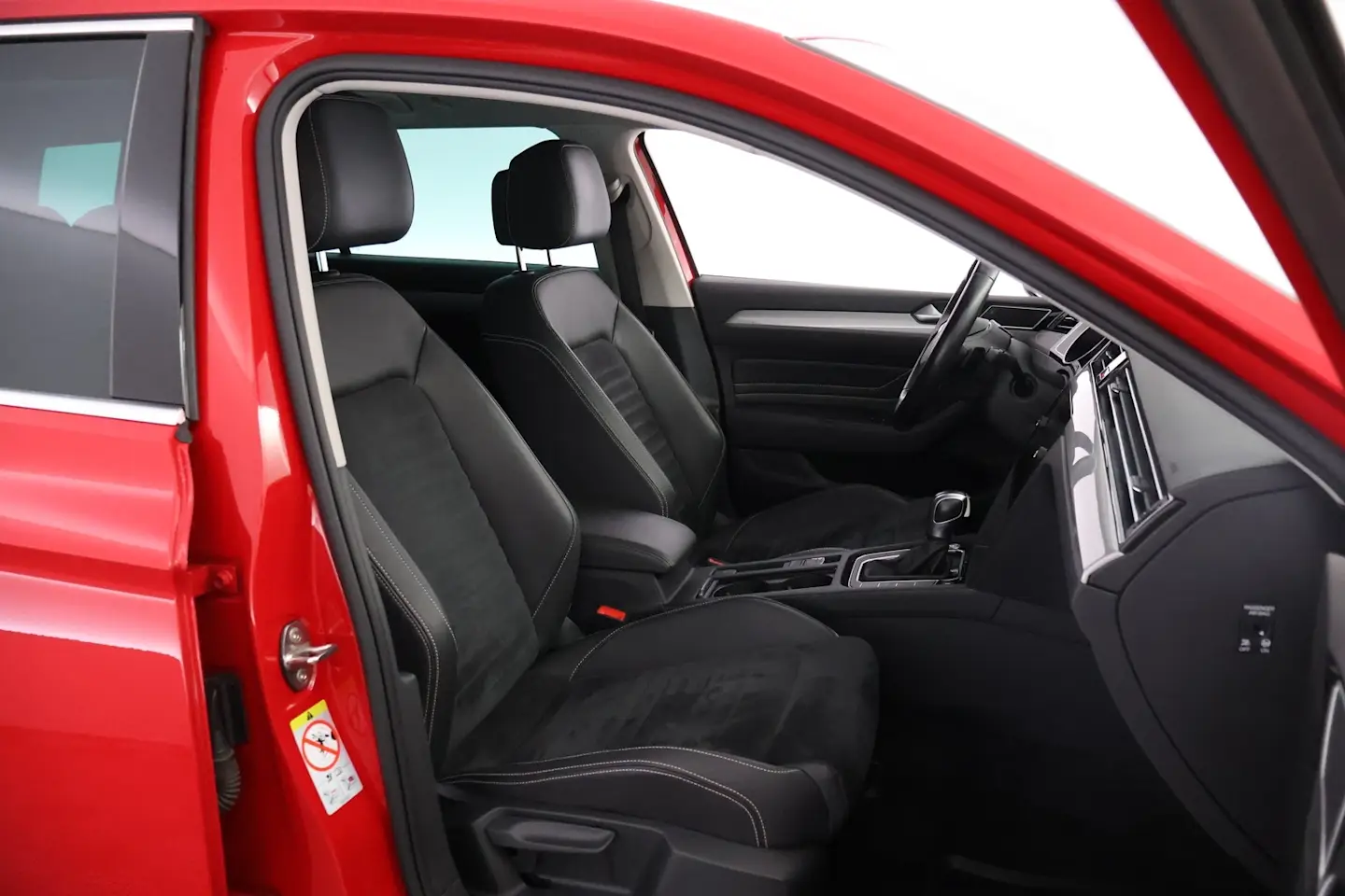 Car Image - Vt1z6hlokY5ikc3rR2uje