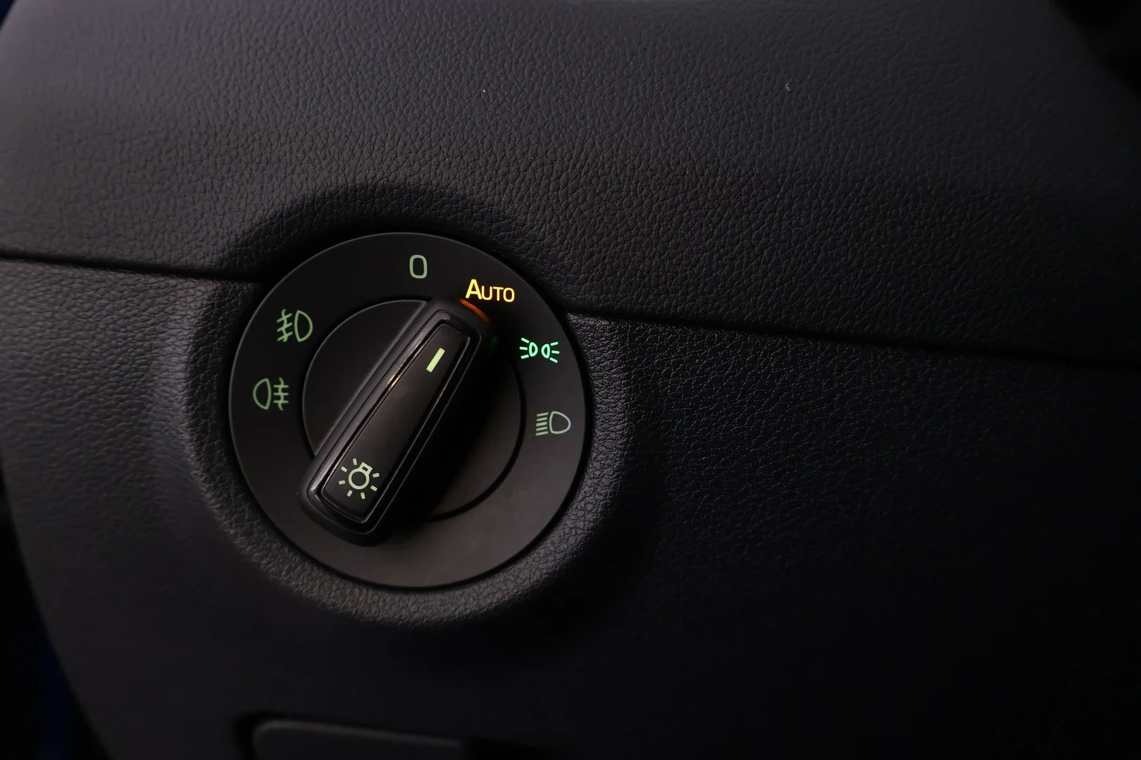 Car Image - 4mv3Q1yeTFqBVsqpX577kL
