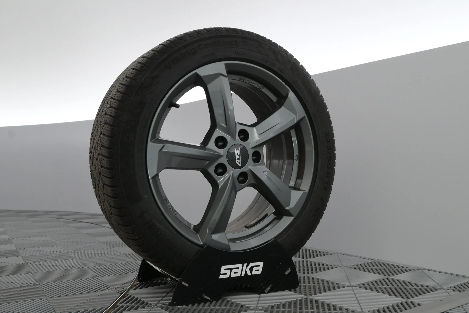 Car Image - 3TiXnLy6w6jK4Dh0HUPRNw