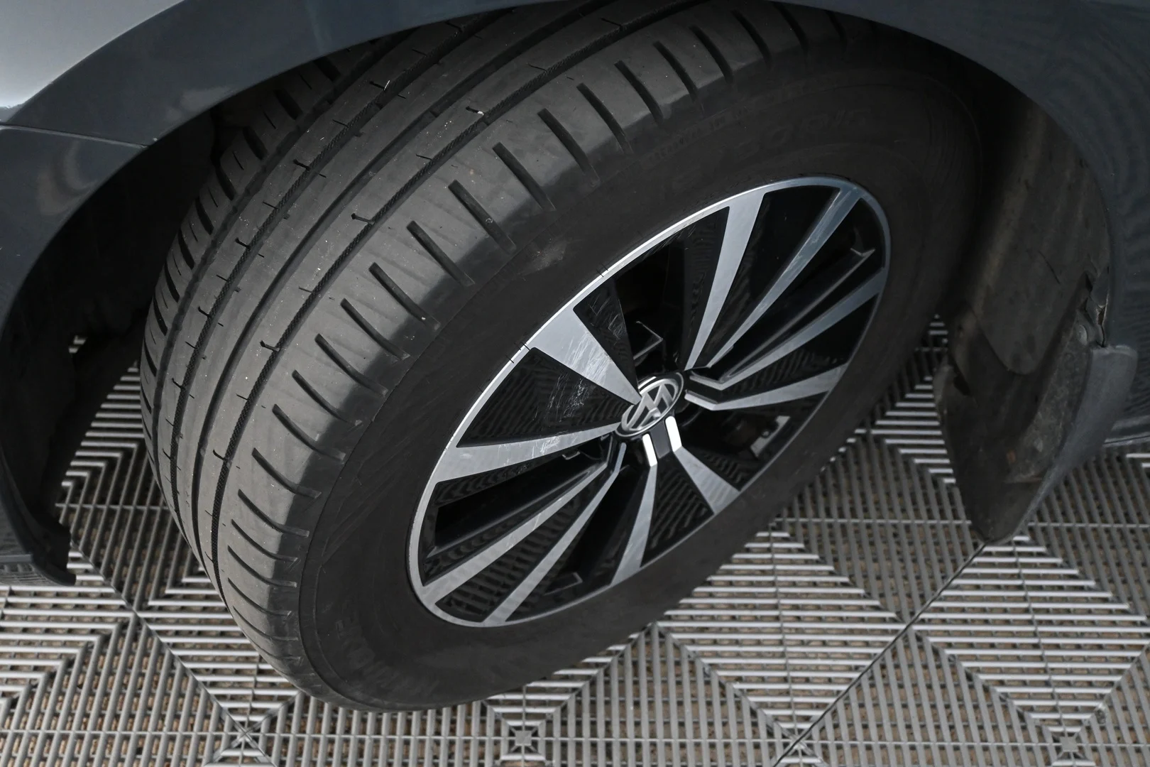 Car Image - 33BiztaoKZ6sMewNkno5w9