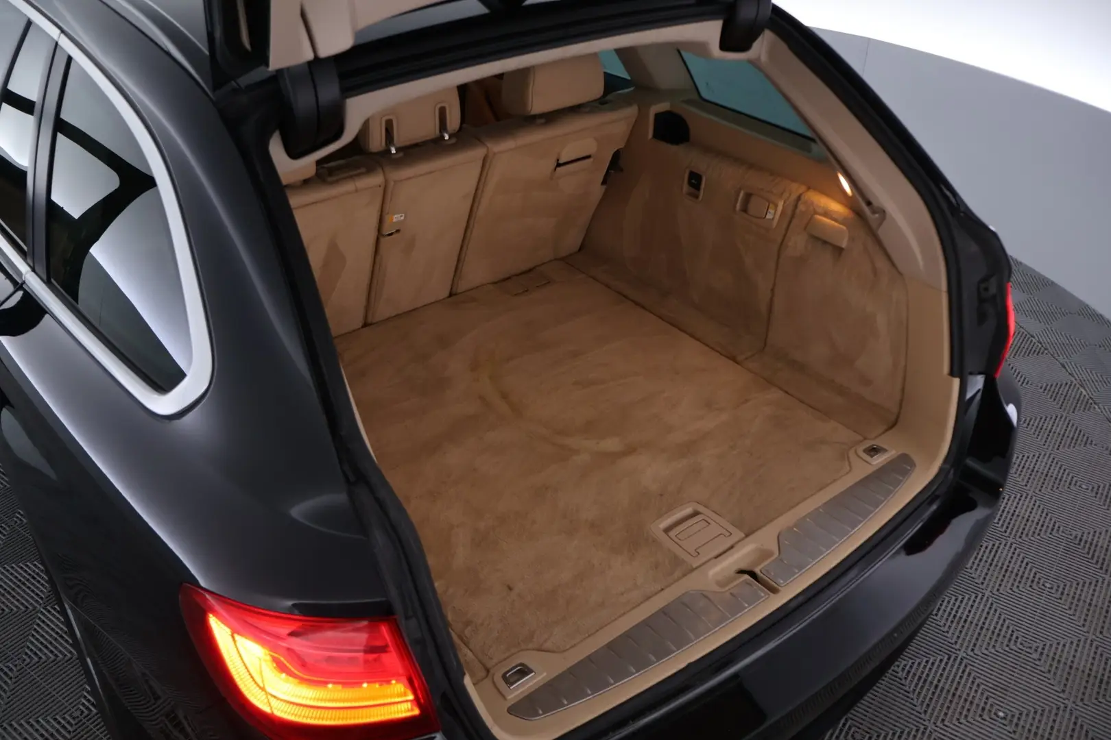 Car Image - 2zup6FkBYfmMC7aSr3i67y