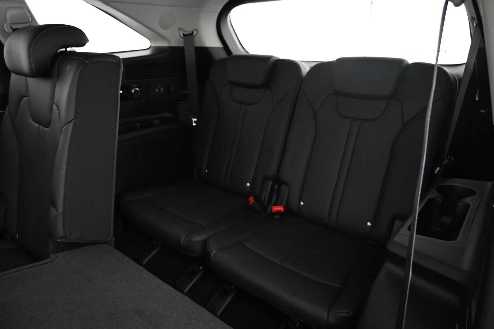 Car Image - 4Z916uJqHwGevyI16T8tfm