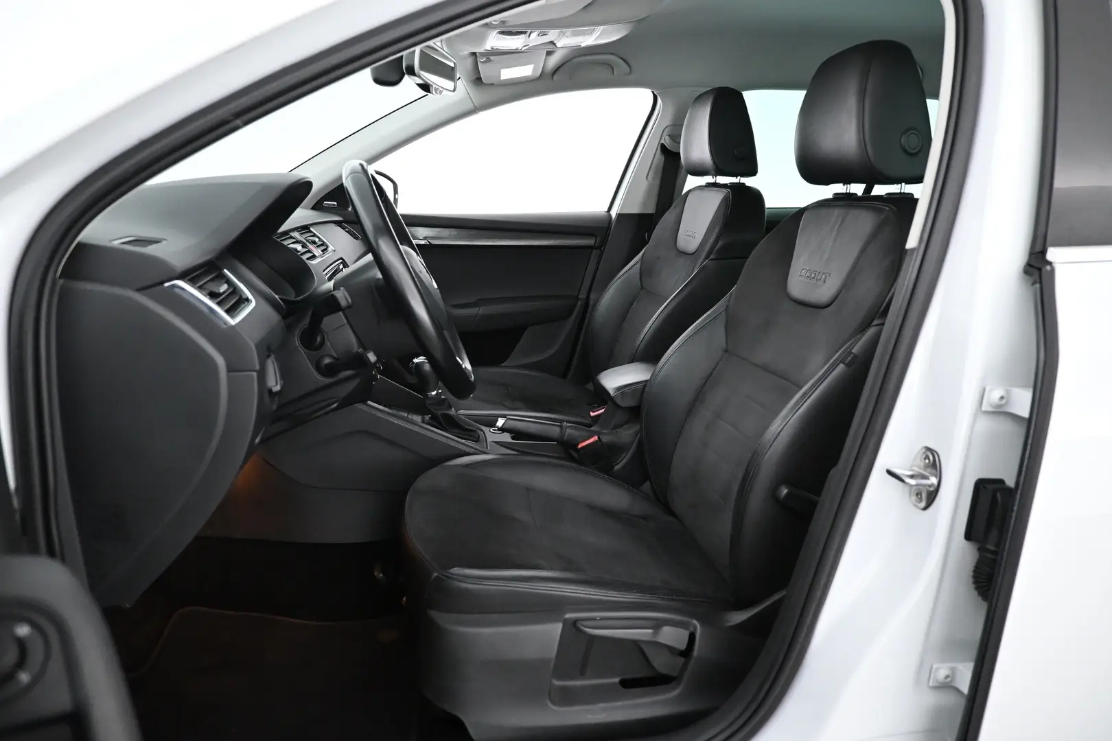 Car Image - 4E8UZeSECFeKmjN55c1yDm
