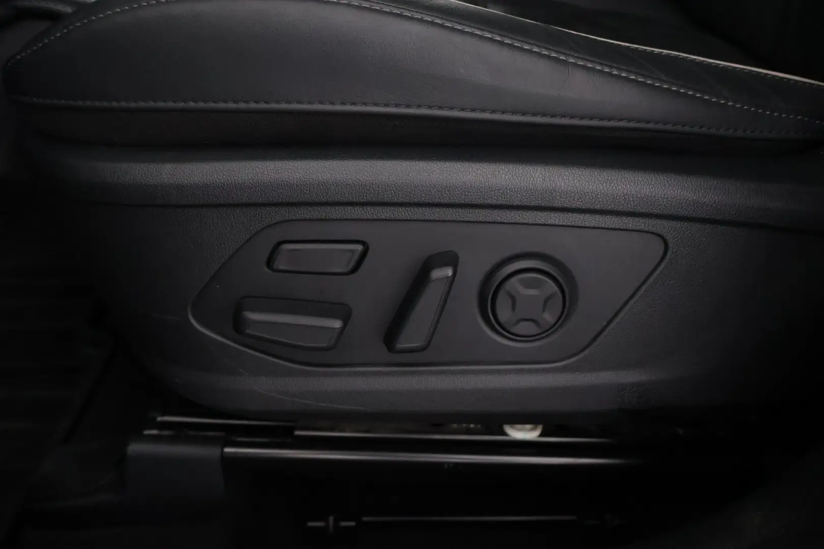 Car Image - 1Oh8HDA9EIpJNoNBcOuSWT