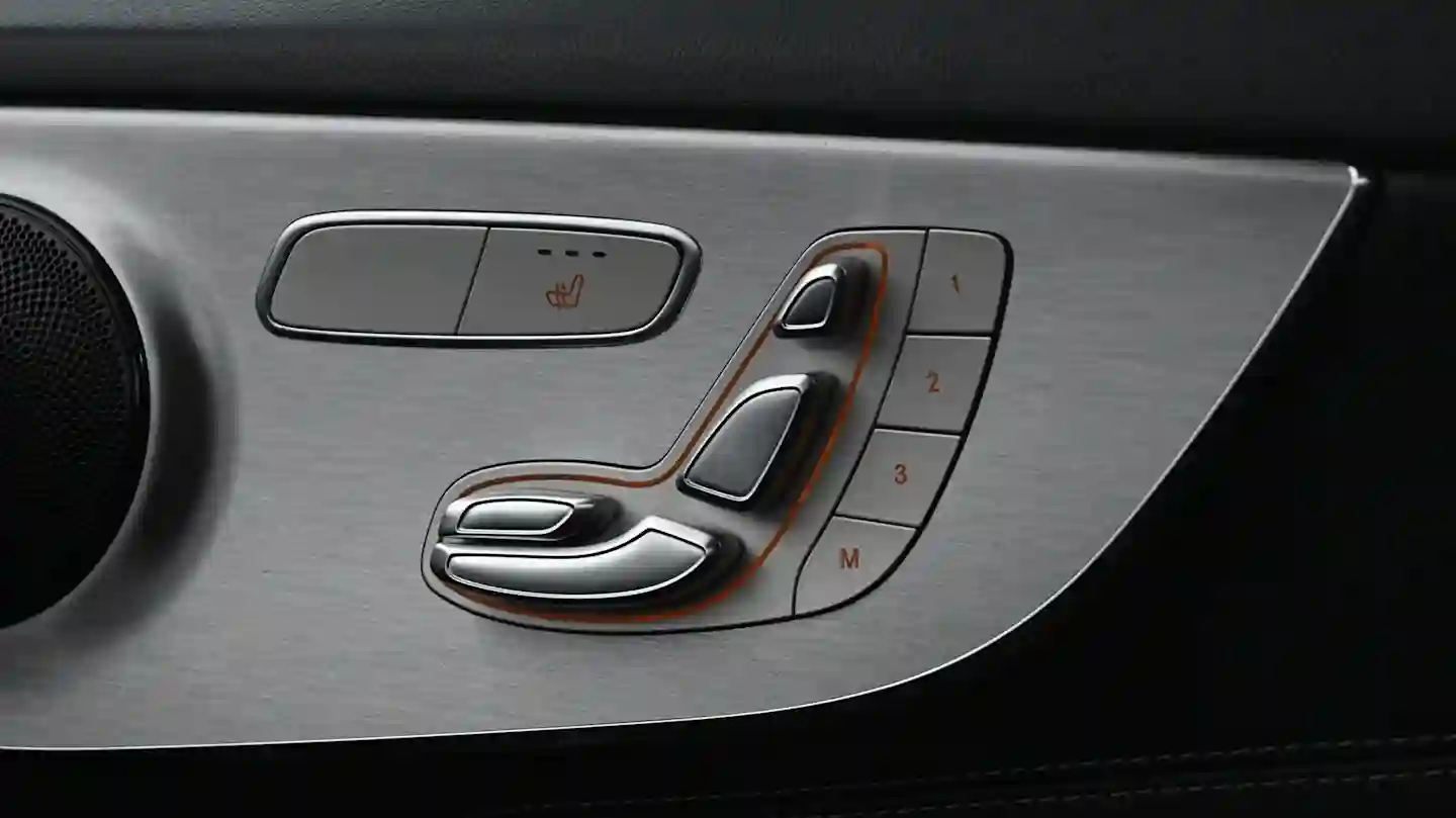 Car Image - 6sFkWRmr088PSsiTGyJydC