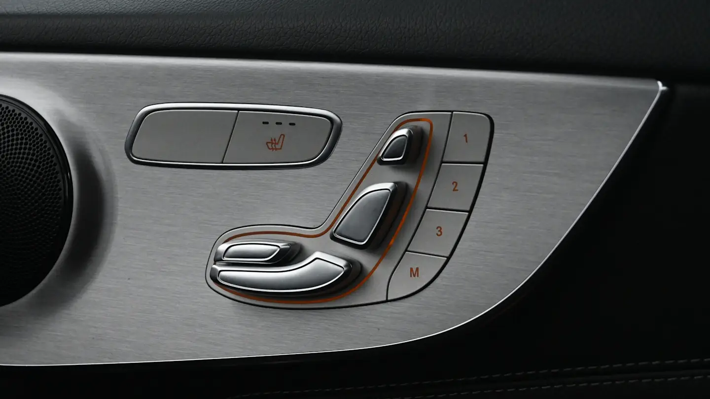 Car Image - 6sFkWRmr088PSsiTGyJydC