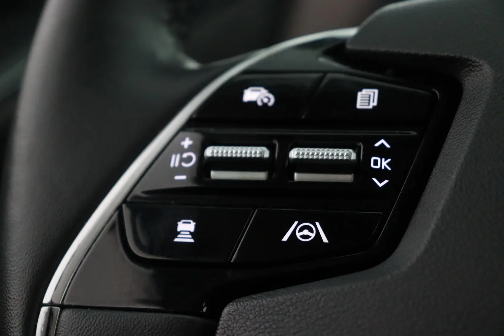 Car Image - 1scY3K837s6tWXU4jsqTk5