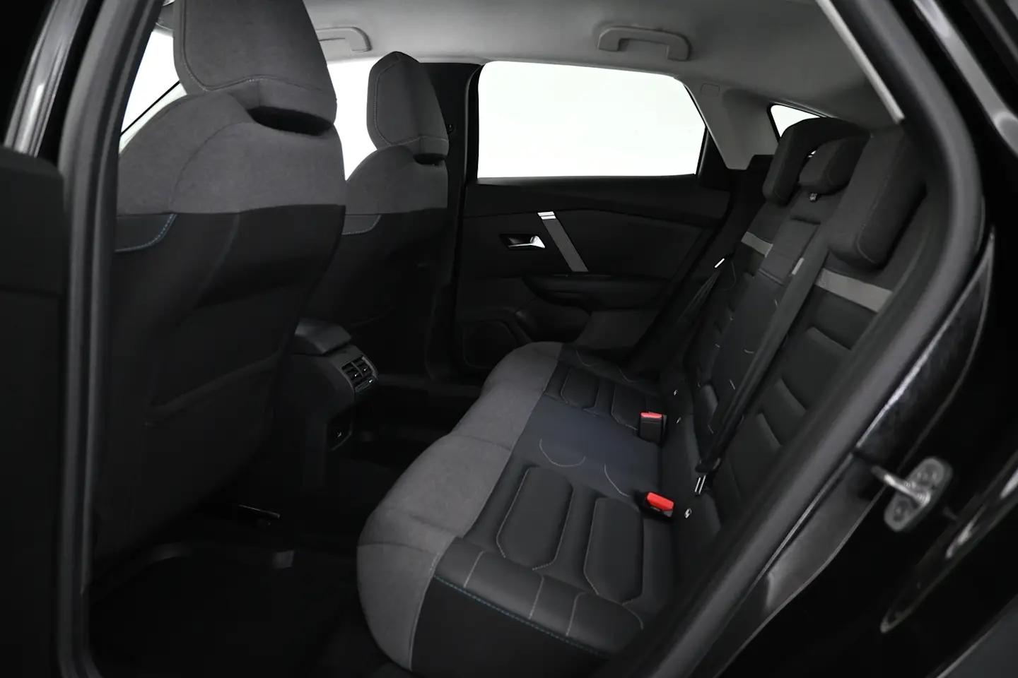 Car Image - 1r1Y6SRy0LEonTwRM2QrY0