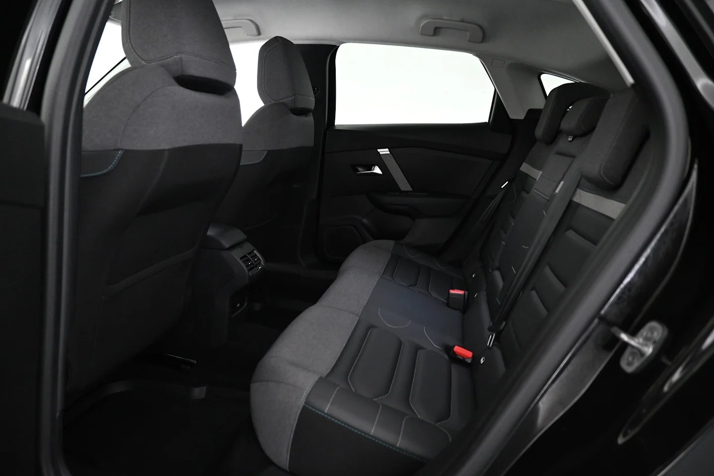 Car Image - 1r1Y6SRy0LEonTwRM2QrY0